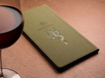 Sz&aacute;mlatart&oacute; eleg&aacute;ns &eacute;tterembe