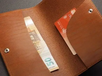 Bőr Sz&aacute;mlatart&oacute;, pinc&eacute;r cs&aacute;r&oacute; &eacute;ttermekbe