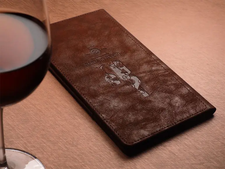 Luva Fine Dining sz&aacute;mlatart&oacute; Rozsd&aacute;s PU bőr